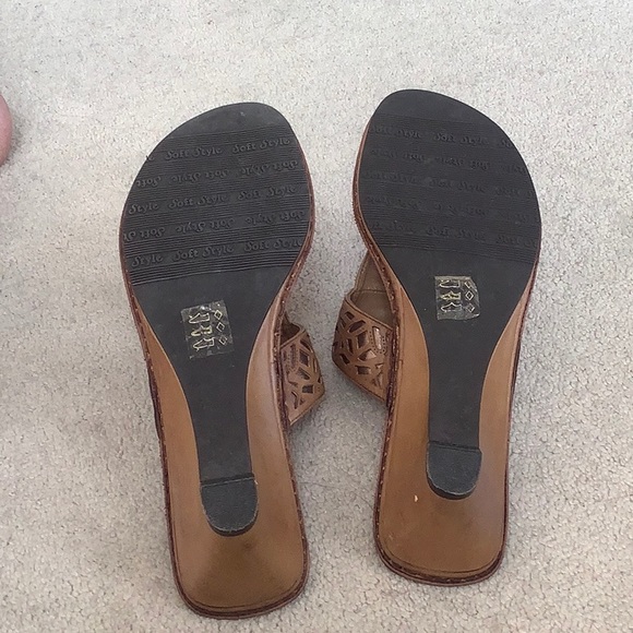 Brown heeled sandals - Picture 8 of 10